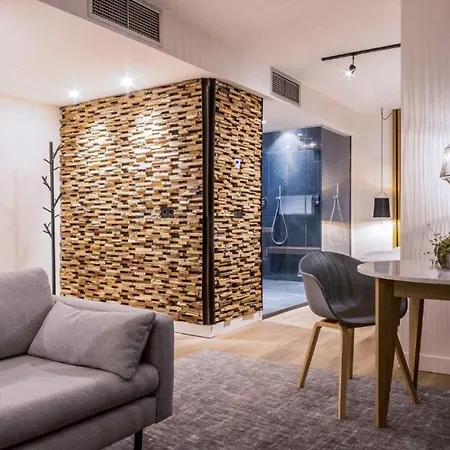 De Sterrenberg - Adults Only