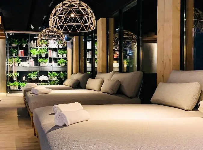 De Sterrenberg - Adults Only